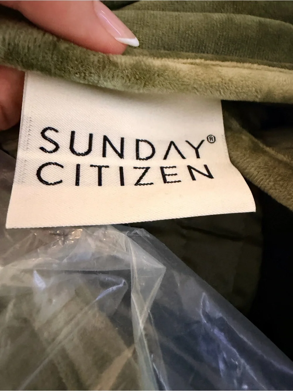 Sunday Citizen Olive Leaf Velvet & Bamboo Queen Quilt & 2 STD Shams Set.